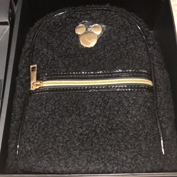 Disney Mickey Mouse Fuzzy Mini backpack gift set - Picture 6 of 12